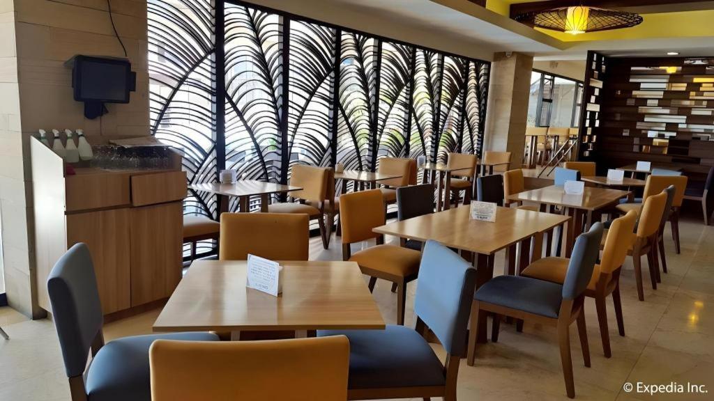 Newtown Plaza Hotel バギオ エクステリア 写真
